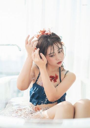 跪下像狗一样爬过来打嘴巴_1080P超清免费观看